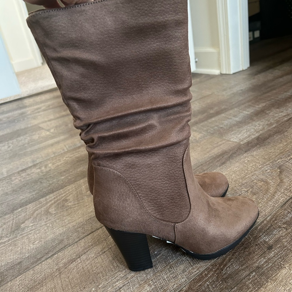 Elegant Brown Heeled Boots Size 6